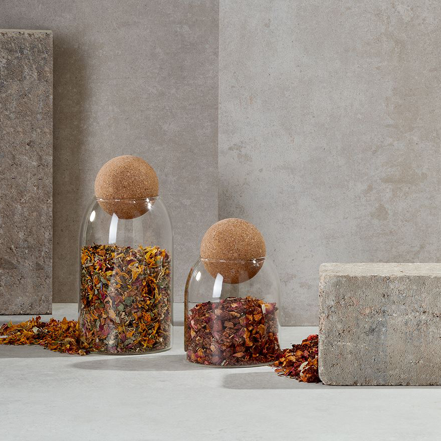 Glazen voorraadpot met bolvormige kurken dop - M